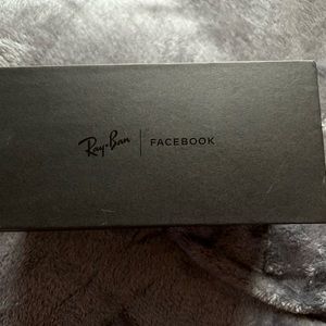 Ray-Ban Stories | Black Round Smart Glasses